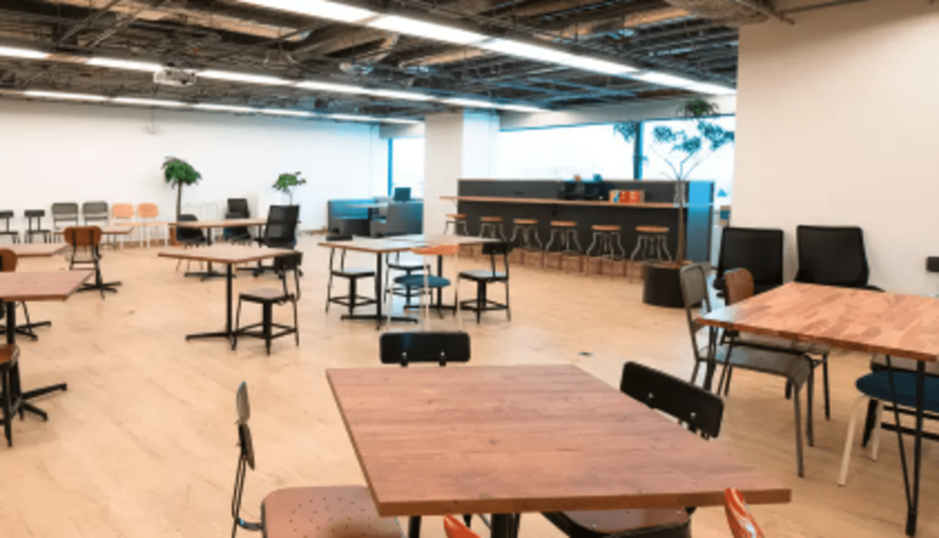 【経営企画】週3リモート可能／CEO室長直下で経営陣に近い領域で経験を積める！190カ国52万人超の知見データベースを強みとして、企業へのスポットコンサルティングを提供するグロース上場企業の画像