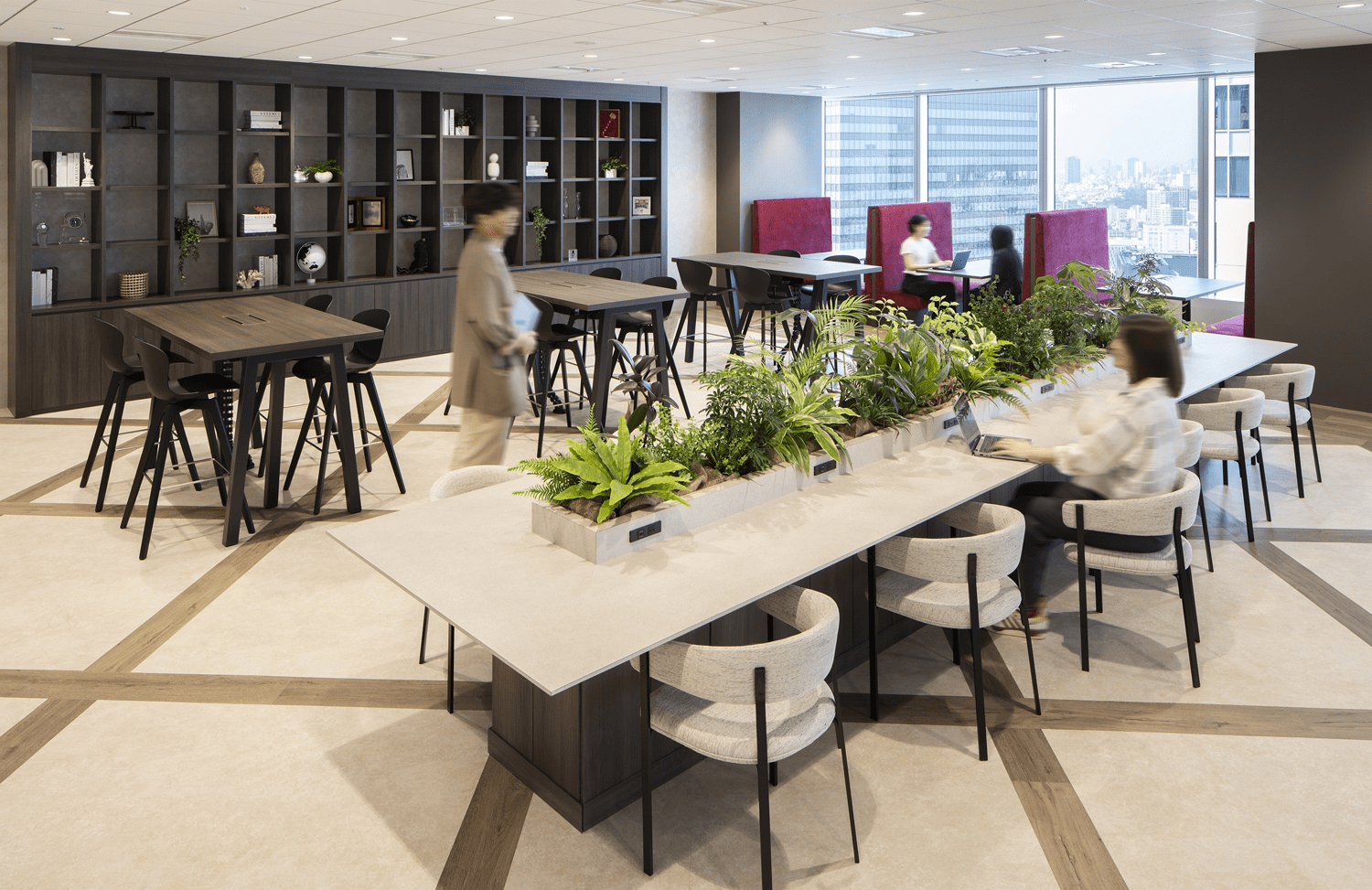 【プライム上場企業！】有名ラーメン店「町田商店」などを運営するほか、自社工場で飲食店向けの製品開発から製造・納品まで行うメーカー機能も持つ！さらには個人・法人向けに600店舗以上の出店コンサルティングを手がける上場企業の画像