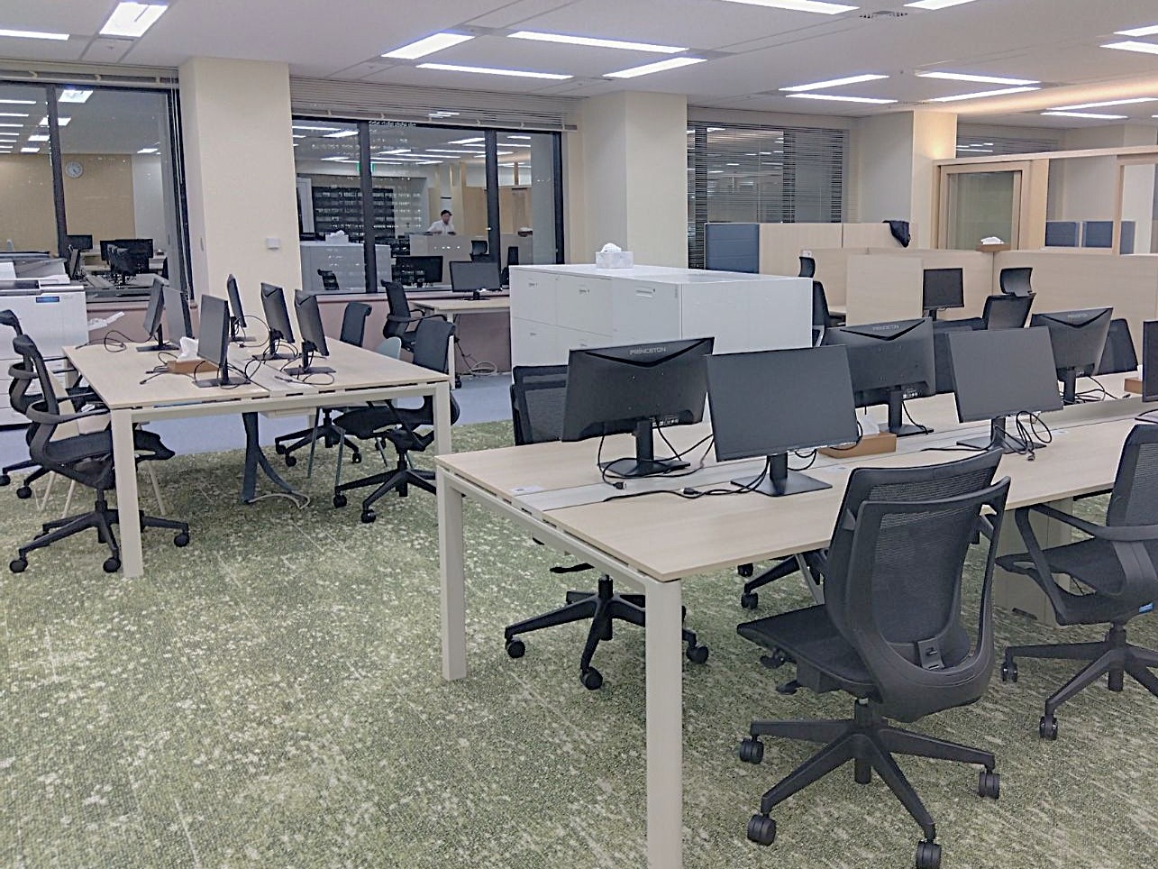 【税務スタッフ】管理職/管理職候補ポジション！シフト勤務による時差出勤制度あり！監査～コンサルティングまで幅広い経験が積めるグループ企業の画像