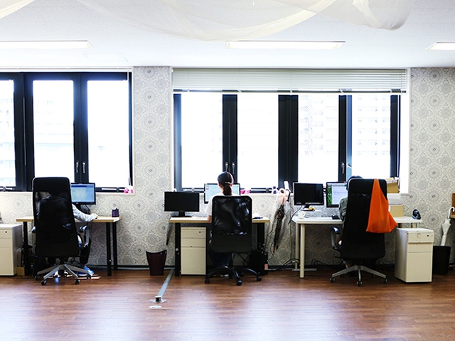 【経理マネージャー候補】フレックスタイム制導入！グロース上場！EC事業、物流プラットホーム、独自性ブランド事業を展開し、事業の掛け合わせで競合優位性を創出する！昨年度の売上高が97億円をこえるグロース上場企業の画像