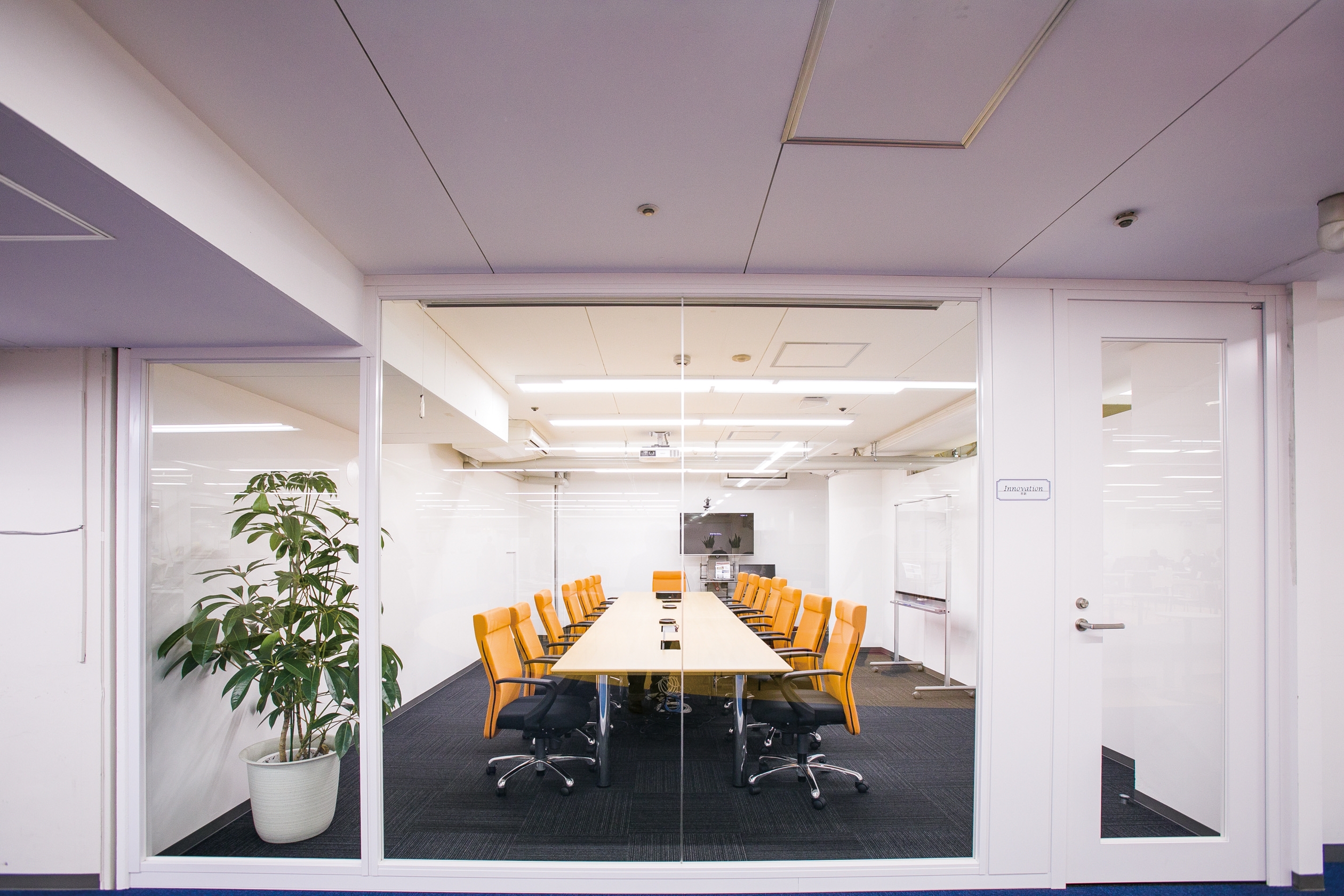 【管理会計】リモートワーク・フレックス勤務◎／平均残業12H程度◎／大阪本町で衣料品の卸問屋として創業し、「料品・雑貨の卸売」「店舗設計・施工」「什器の製造販売」など多角的に展開する創業80年の老舗安定企業の画像