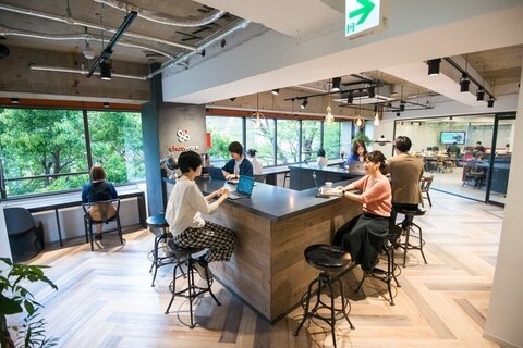 【経理】財務経理担当募集！働き方が抜群に良い、国産初の世界的ビジネスプラットフォームを目指してチャレンジしているIT事業会社の画像