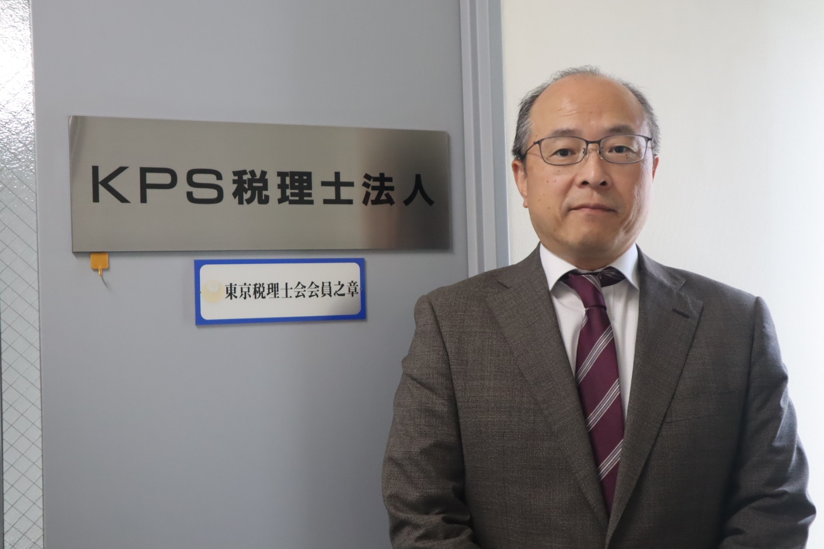 【働きやすさ◎】残業少なめ！勉強・通学を全体でサポートし、資格取得を応援！税務×M&Aに挑戦/外勤・内勤選べる＆離職率低いアットホームな税理士法人の画像