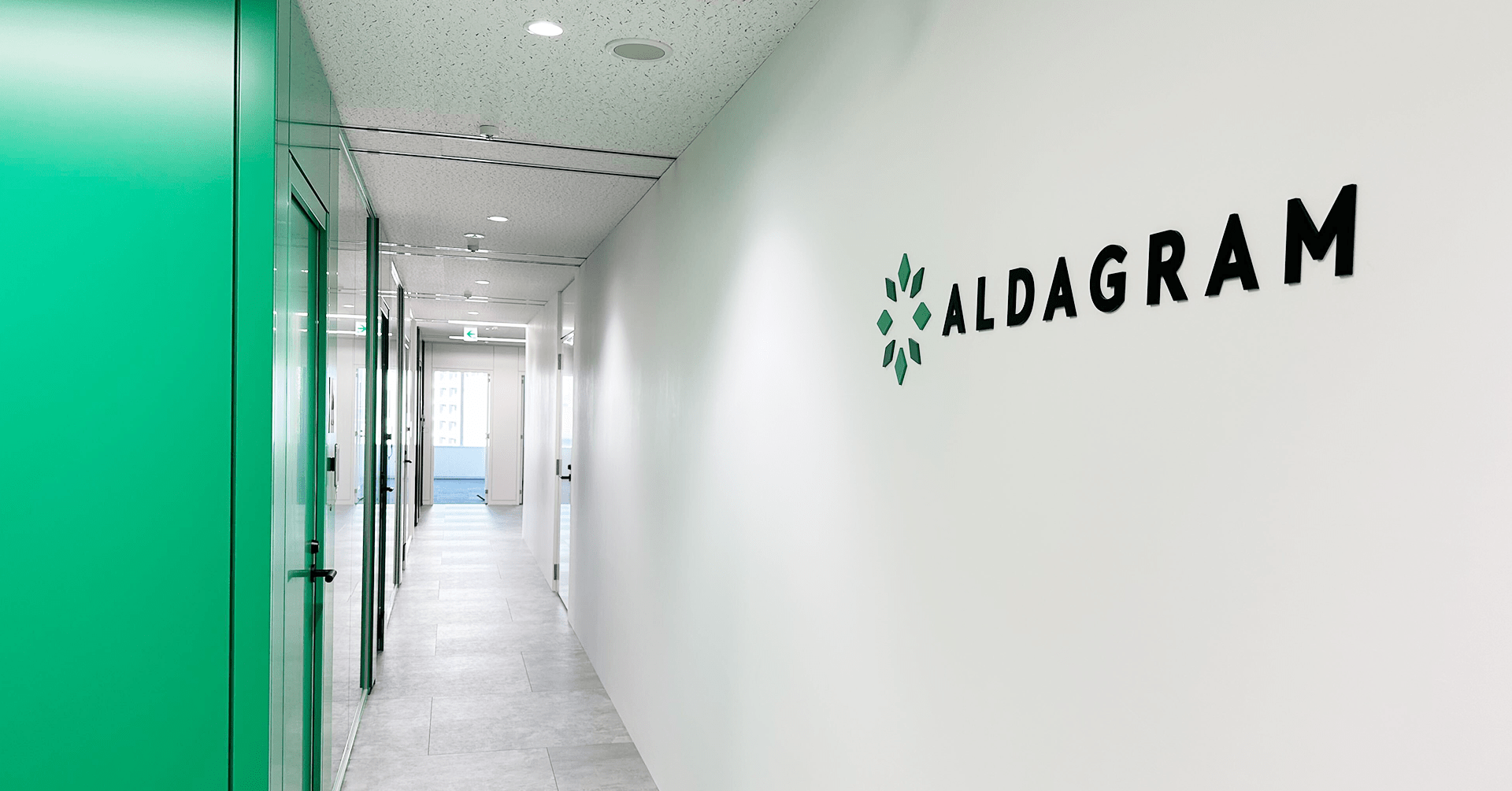 【経理メンバー】リモート週3/フレックス制度あり/導入社数20,000社を突破/「現場」の生産性を改善するDXプラットフォーム「KANNA」を展開するスタートアップ企業の画像