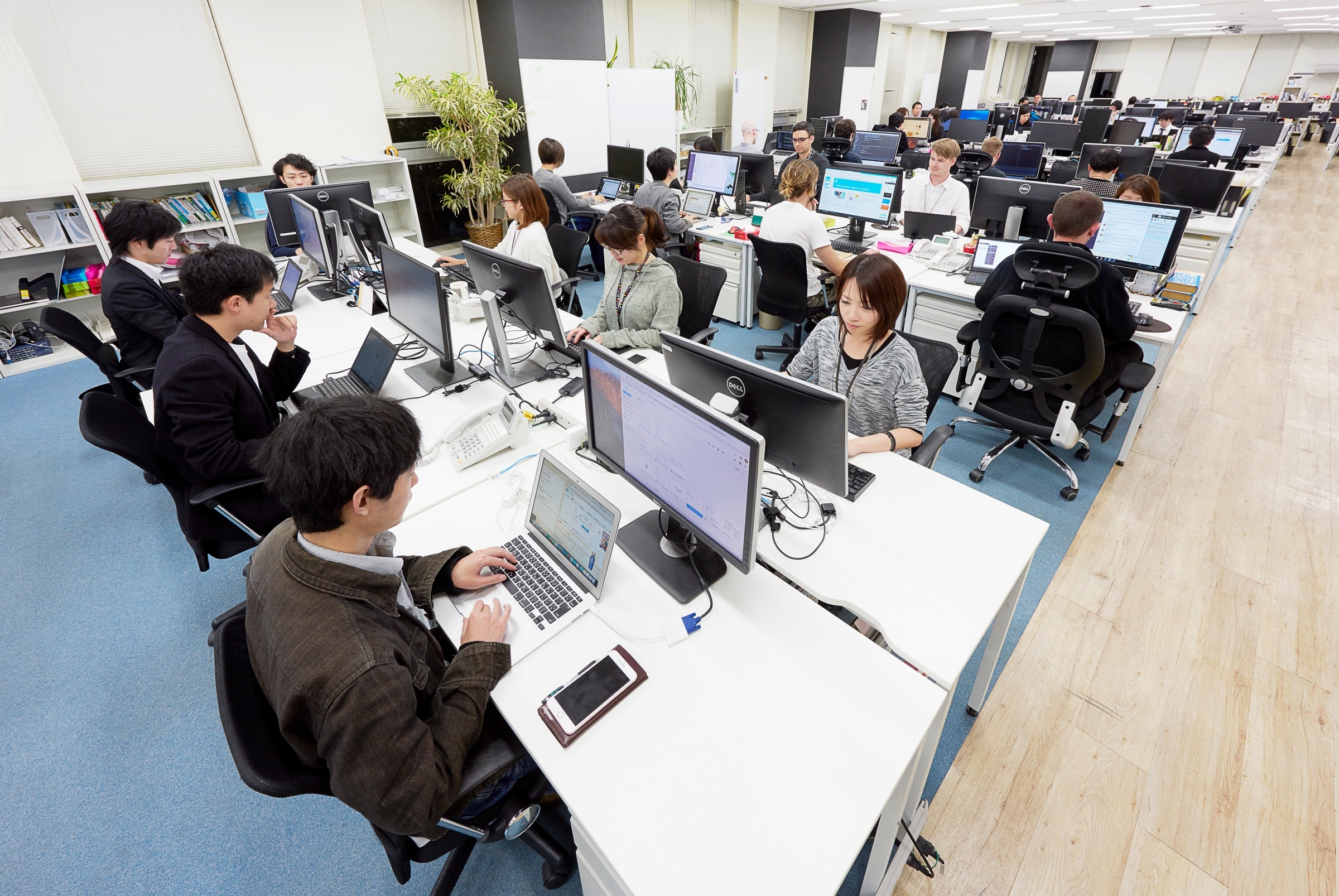 【経理】フルフレックス・リモートワーク可能！転職口コミサイト「OpenWork」 インターネット業界の総合評価ランキング5201社中3位！デジタルマーケティングのノウハウを武器に、DX&マーケティング支援／メディア／自動車の領域で事業を展開するグロース上場企業の画像