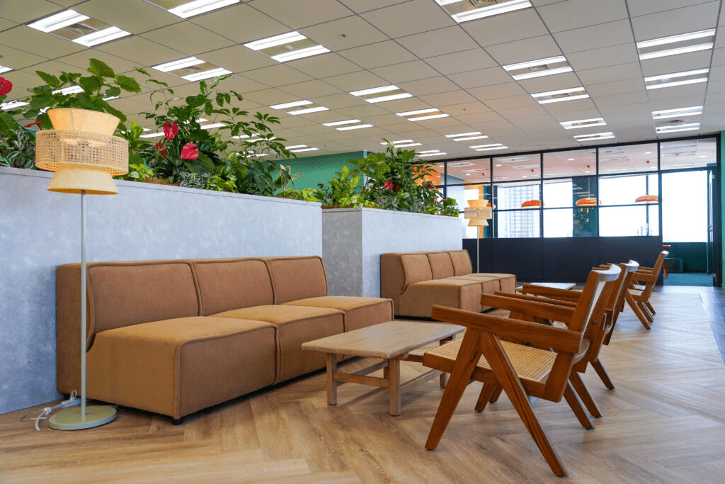 【成長企業×最先端ツール】専門性を磨き、柔軟にキャリアを描ける！週1～3回程度リモート可能◎日本の中小企業のDX活用の最前線で変革を牽引！若く活気のあるオフィスで幅広い業務に挑戦できる税理士法人の画像