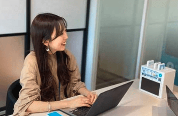 【経理】アシスタントマネージャー募集！リモート・フレックス制導入！グロース上場！モバイルバッテリーシェアリングサービスで急成長中！アメリカ・香港・中国にも展開するグローバル企業の画像