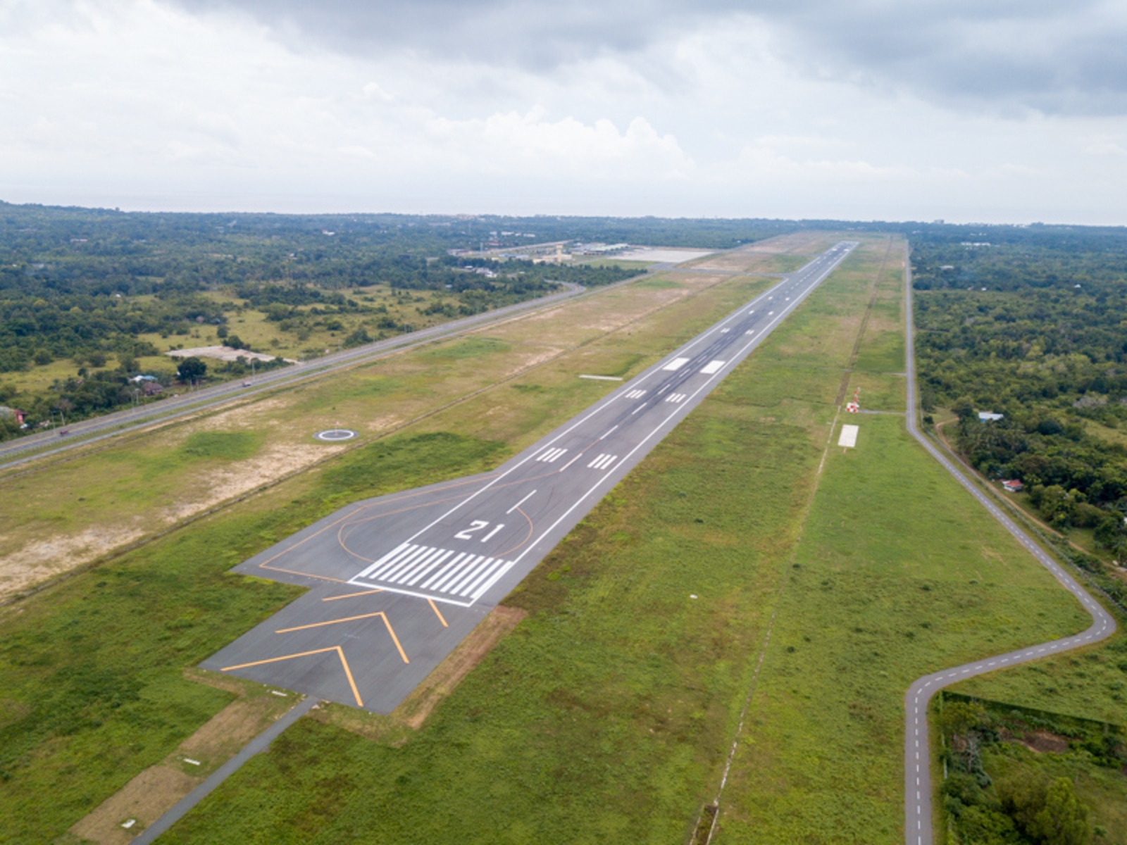 フレックス×リモート週1～2相談可｜空港・航空業界｜決算・税務から業務改善・DXまで担う経理財務の画像