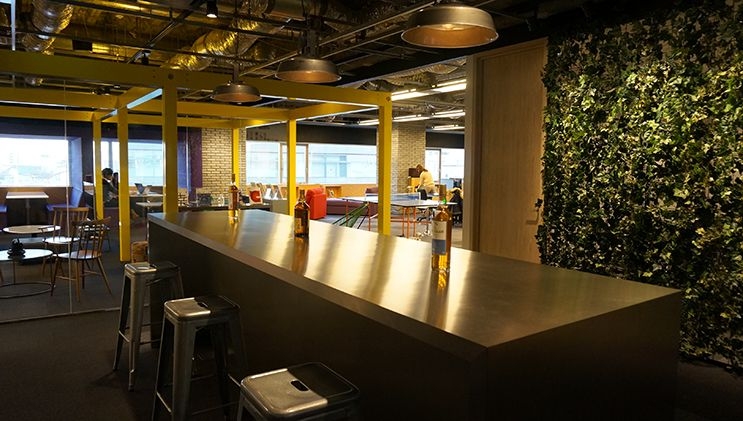 【経理マネージャー】経理領域または財務領域の実務経験必須！完全週休2日制！六本木駅直結！住居手当2万円あり！社会問題解決事業の会社の画像