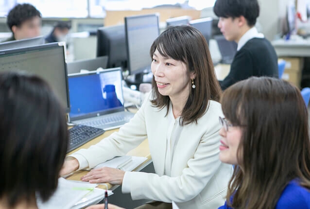 【大阪I／Uターン】約400社支援｜フレックス＆週1リモート｜月残業0ｈ～10ｈ｜経営者に深く伴走する企業担当制と実務を支え合うチーム分業体制の画像