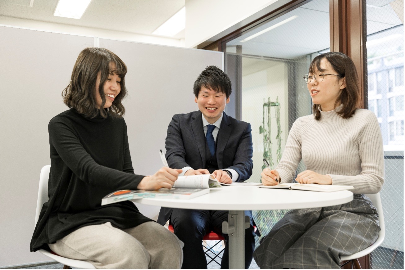 【経理】プライム上場の経理経験を積みたい方必見！フレックス／週1リモートワーク可！年休125日！上場企業で腰を据えて経理としてキャリアアップ可能！医療介護業界を支え売上高・平均成長率35％の安定成長企業の画像