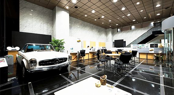 【トップ実績×30年以上の信頼】実働7.5時間×賞与３回！経理主任候補として日次～決算業をお任せします！国内唯一のマイバッハ正規取扱店として全国トップ級の実績を誇り、メルセデス・ベンツのブランド価値を長年支えてきた安定企業の画像