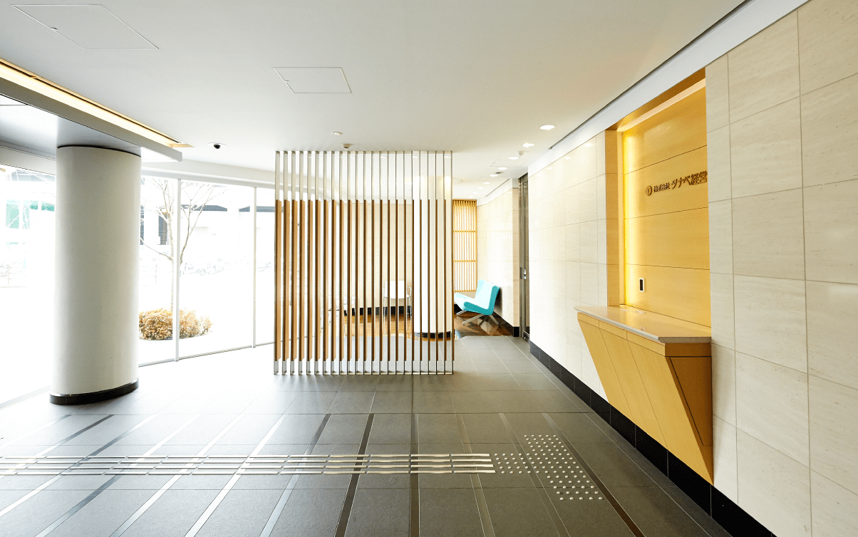 【法務】週3日リモート可能！東京支社の一人目法務！幅広く法務業務の経験を積める！経営コンサルティングのパイオニア上場企業の画像