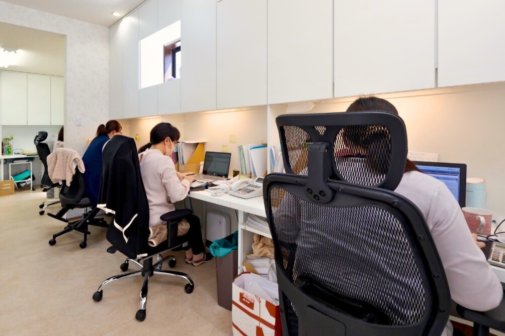 【閑散期は定時退社×実働7.5h】所長の初期フォローありで安心の案件引き継ぎ｜◎財務パートナーとして経験を活かせる外勤ポジションの画像
