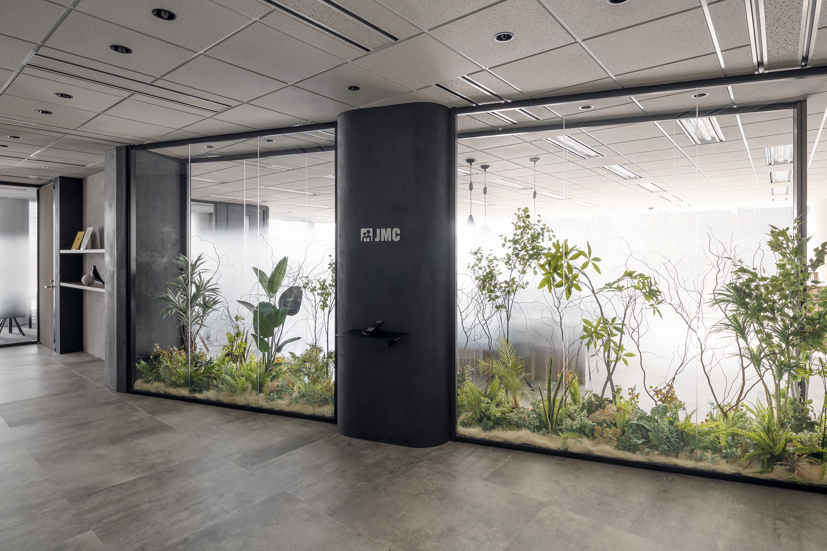 【経理リーダー】年間休日126日！週2日リモート可能！フルフレックス導入！30年にわたり学校や教育現場へICT導入を行っているパイオニア企業の画像