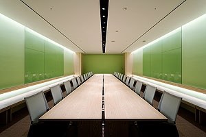 【法務】法務スタッフ！基本的に在宅勤務！日本のモバイルインターネットの歩みと共に成長を続けてきたIT企業の画像