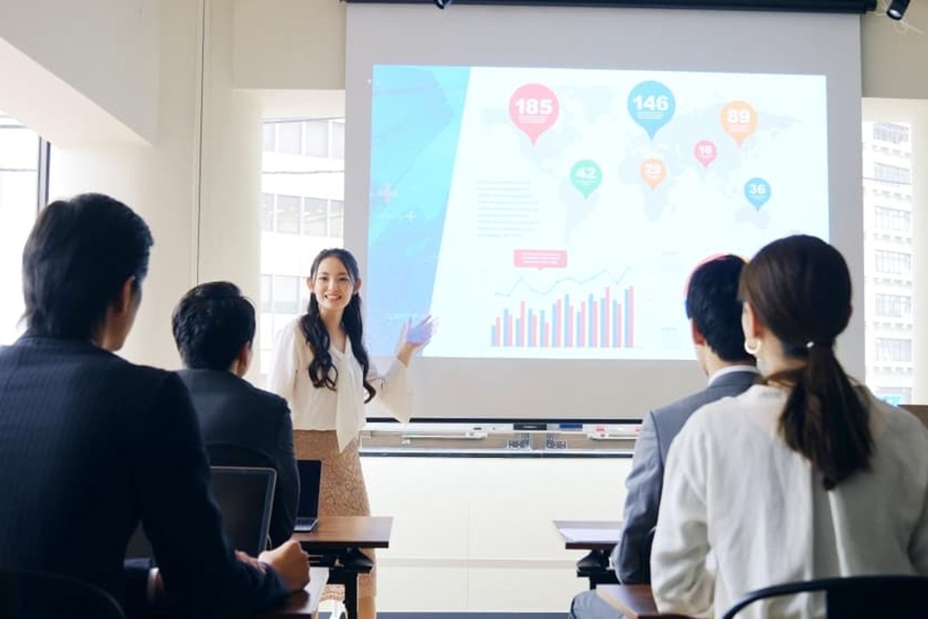 専門職育成の人事制度「キャリアラダー」とは