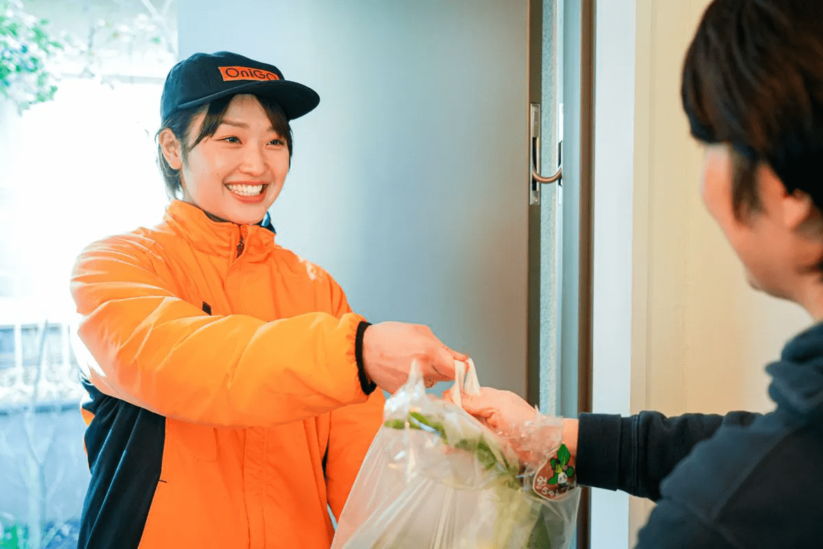 【労務スタッフ】業務フローの改善や仕組みづくりにも携われる！累計資金調達額約11.8億円！イトーヨーカドーなど大手スーパーと提携中！「スーパー価格で、すぐ届く」宅配スーパー「ONIGO」を運営！企業価値1兆円を目指す日本初のダークストア専業のスタートアップ企業の画像