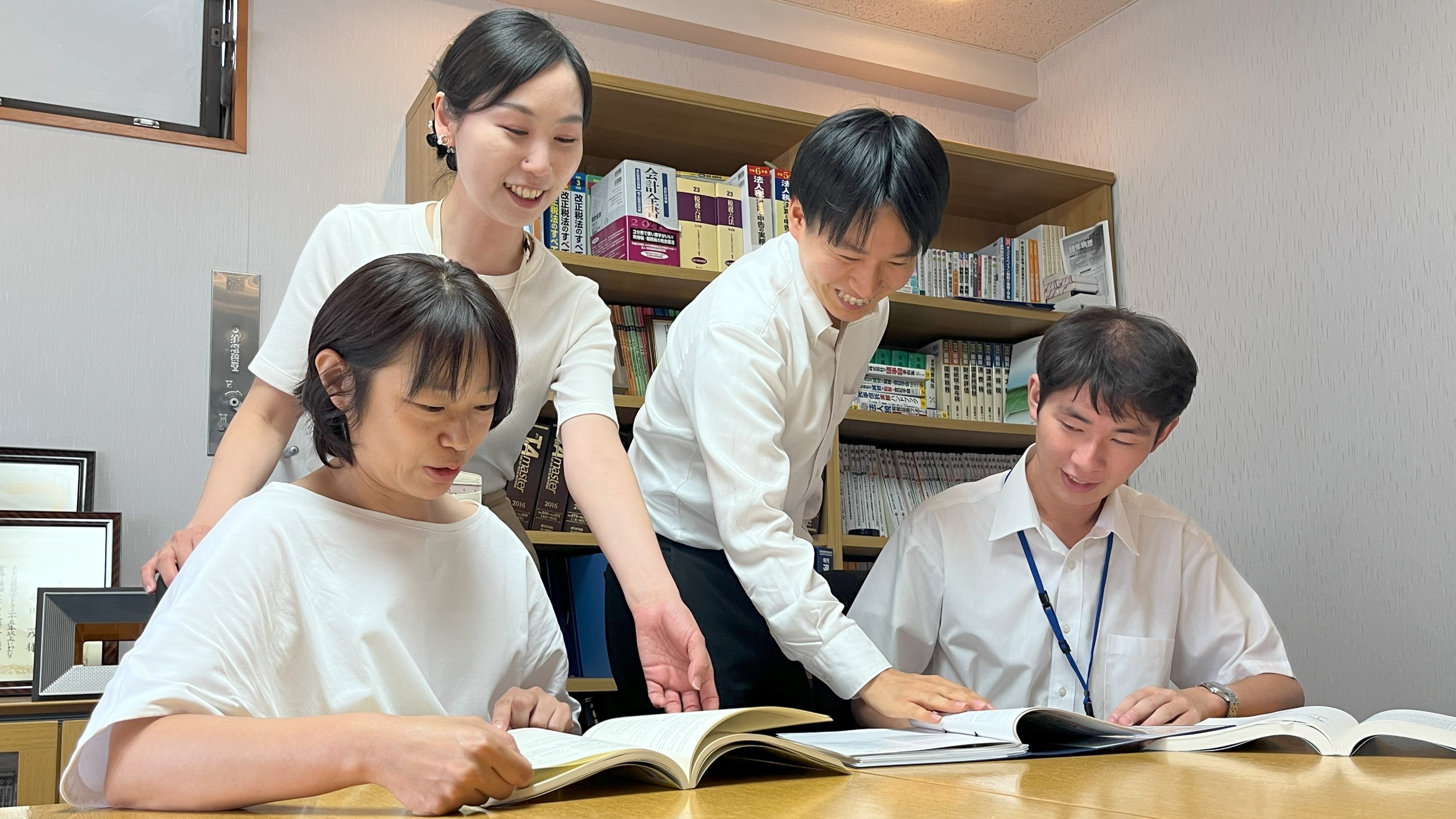 【未経験からスキルアップ！】税理士20名在籍＆未経験から成果を出す先輩多数！充実研修で着実にスキルを身につけられる税理士法人の画像