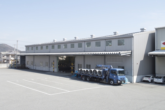 【経理財務】管理職候補募集！みなし残業なし！月平均残業時間10時間！カスタムメイドの顧客支援企業として評価が高い創業90年の老舗安定企業の画像