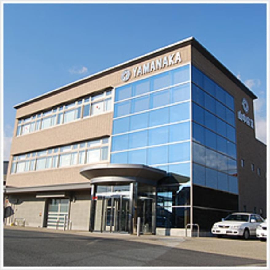 【法務】フルリモート可能/非鉄金属を中心とした商社事業や工業薬品製造のほか、フードサービス業ではケンタッキーフライドチキンのフランチャイズを17店舗展開！商社兼メーカーとして多岐にわたる事業を展開する、創業160年超の独立系商社の画像