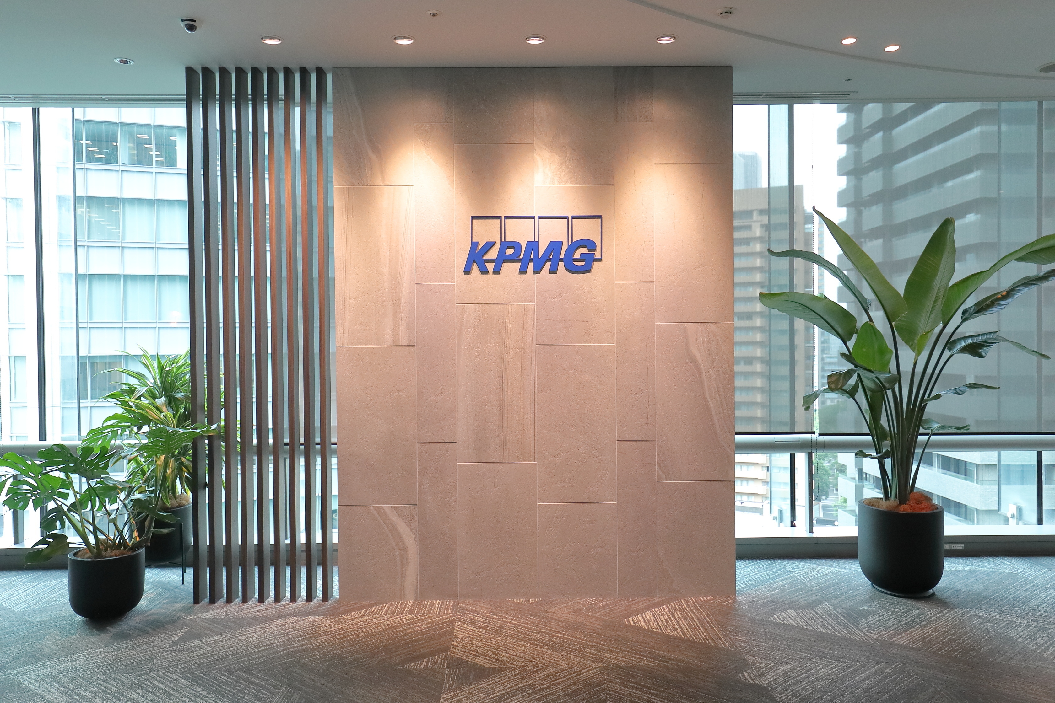 【HR給与計算・社会保険サービス】7時間フレックス勤務/リモート週3回/福利厚生充実/世界148の国と地域に展開するグローバル税理士法人のHR部門の画像