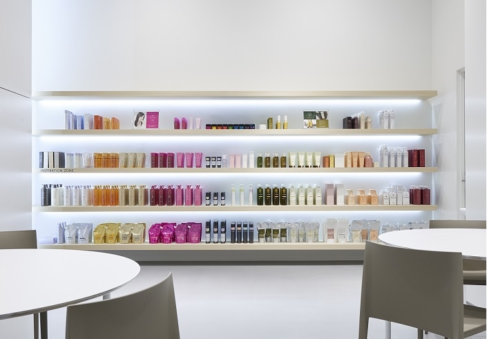 【経理（管理職候補）】売上高34億円！COSMOS認定（オーガニック国際基準）の自社工場を保有！研究開発・生産・営業までを一貫して手掛ける美容室向けのヘアケア商品メーカーの画像