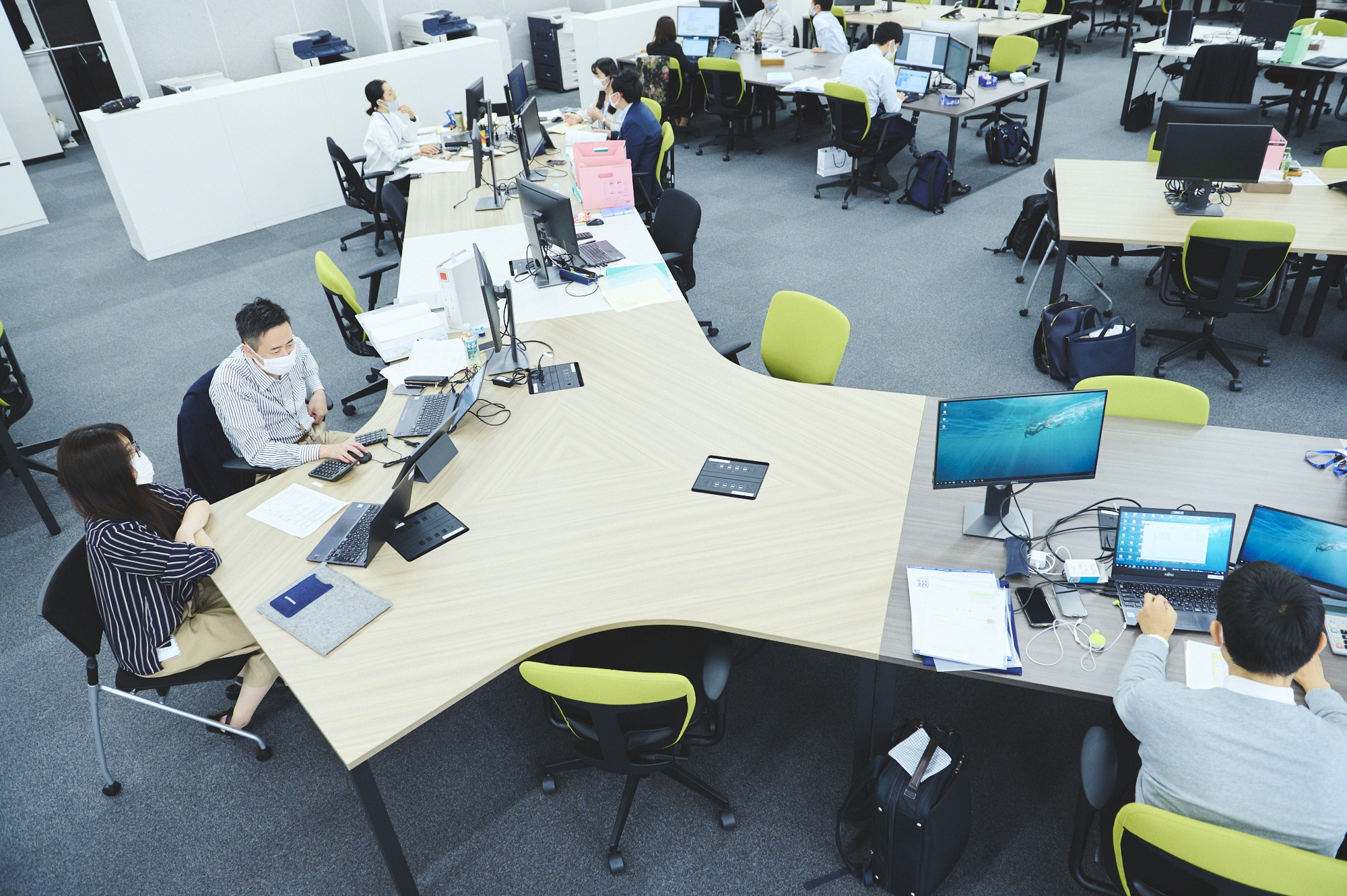 【税理士補助】科目合格者歓迎！幅広い業種、規模のクライアントの税務会計を支援／企業風土を変革し、組織全体でチャレンジを後押し／従業員180名を超える業界をリードする総合型コンサルティングファームの画像