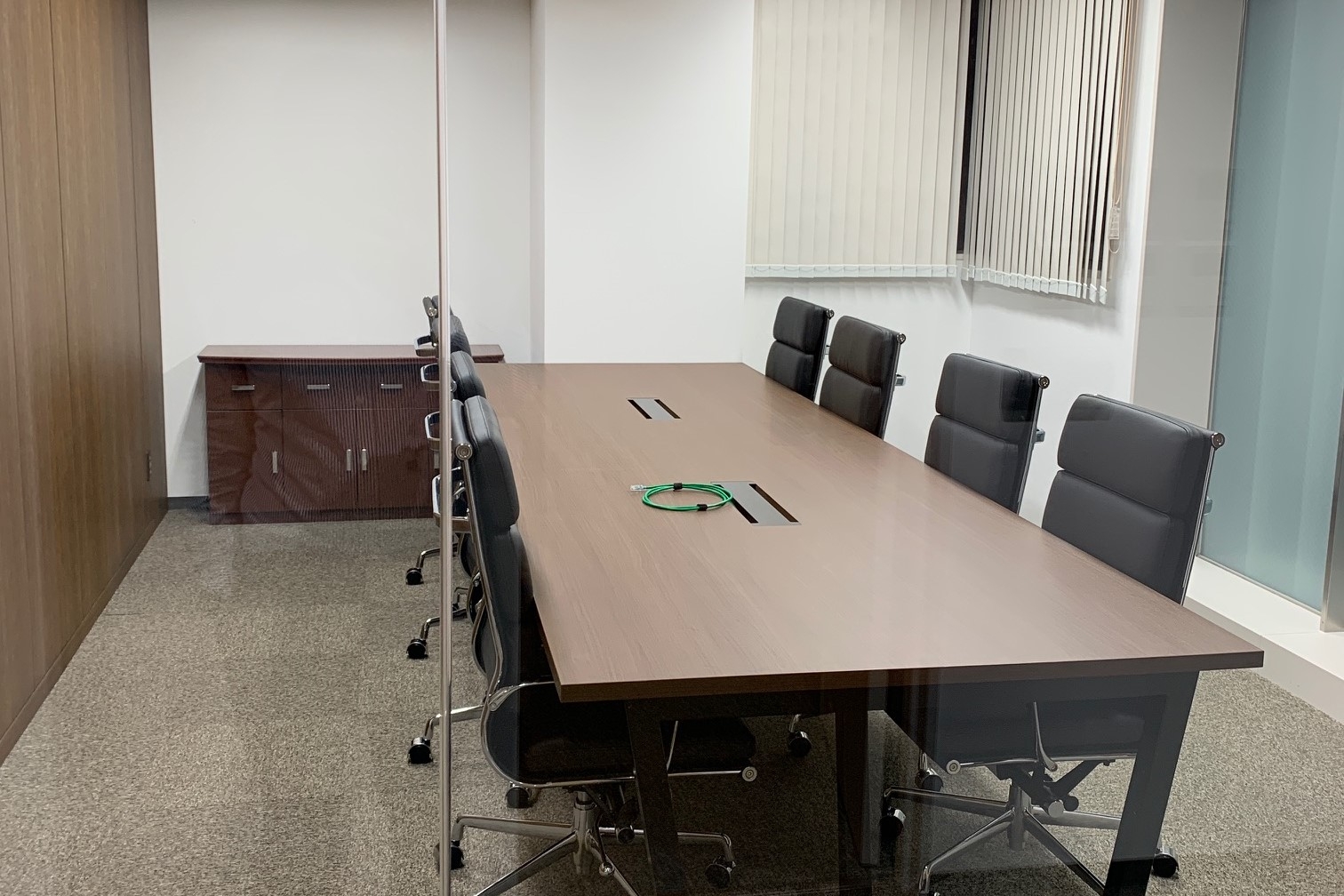 【税務会計】スタッフ募集！実務経験2年以上必須／働き方柔軟・高い定着率／顧客開拓は紹介のみで拡大中／幅広い業務経験が積める／試験勉強の両立も可能で、IT導入に積極的な税理士事務所の画像