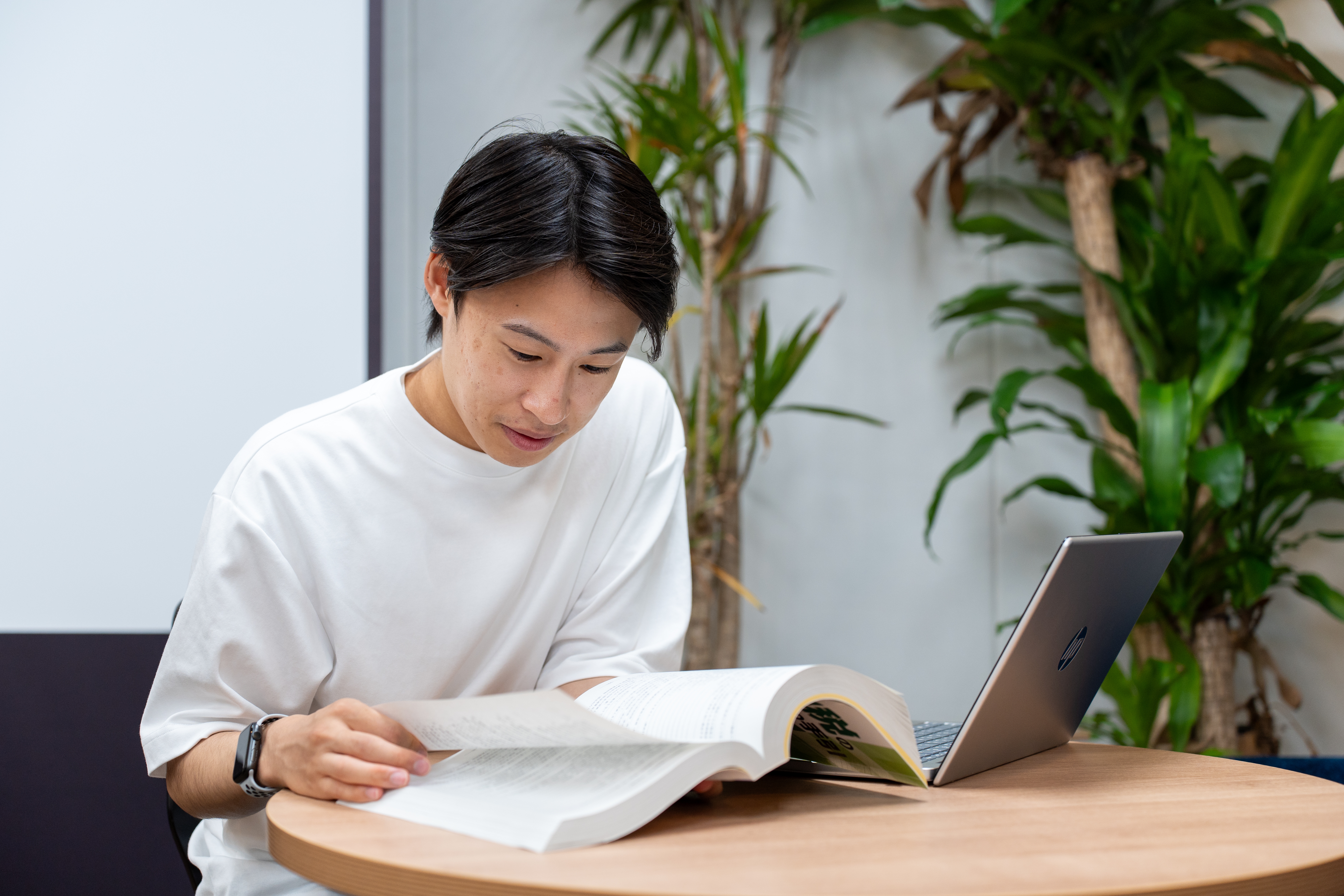 【内勤税務スタッフ】申告書作成を軸に税務実務へ集中／IT前提の業務設計で無理なく成長できる／効率化と育成を両立する成長志向の税理士法人の画像