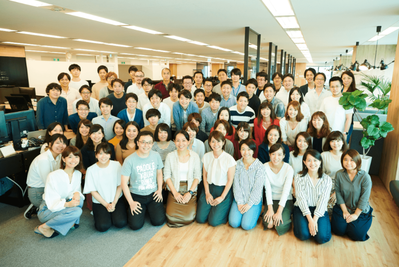 【経営企画】週3リモート可能／CEO室長直下で経営陣に近い領域で経験を積める！190カ国52万人超の知見データベースを強みとして、企業へのスポットコンサルティングを提供するグロース上場企業の画像