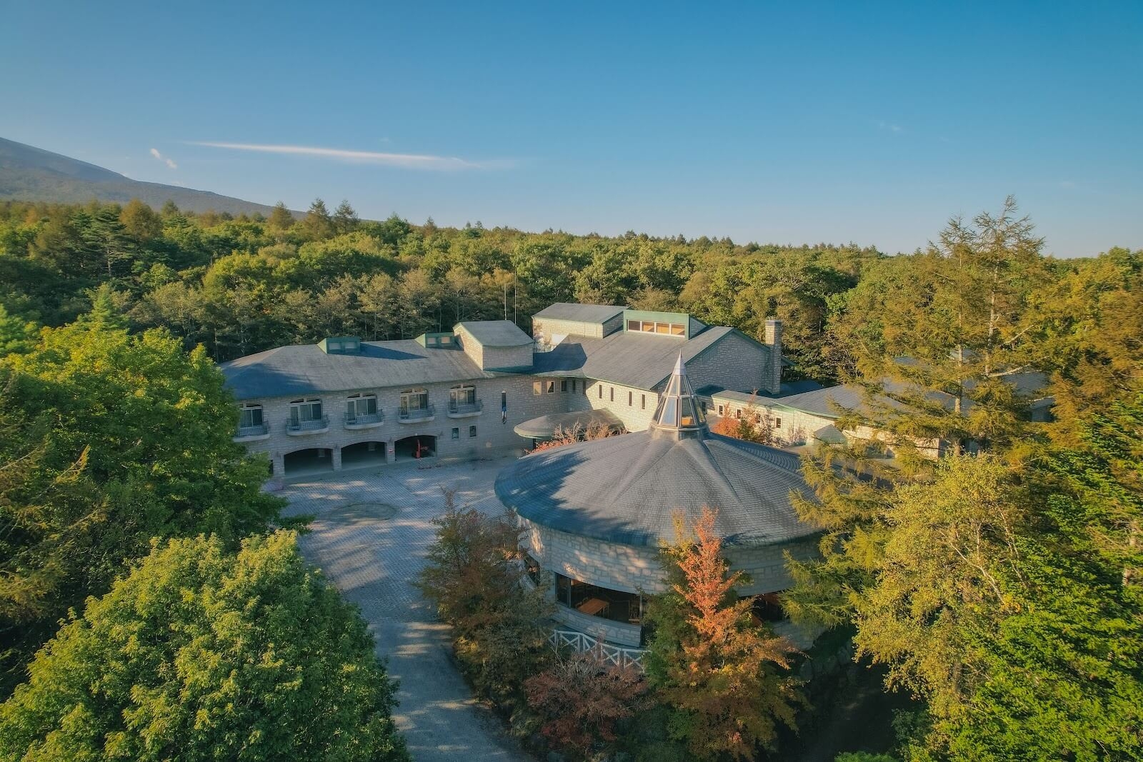 【経理リーダー候補】IPO準備中！手当や福利厚生も充実しており働きやすさ抜群！ホワイト企業や働きがいのある会社にも認定されたエンターテイメントリゾート事業を展開する企業の画像