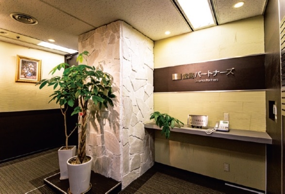 【税務スタッフ】会計事務所経験者必見！英語を使用して業務！国際税務などグローバルに活躍できる大阪梅田駅最寄りの税理士法人の画像