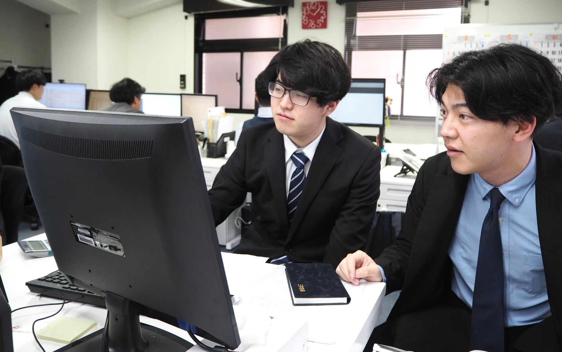 【平均年齢33歳】仲間と実力を積み上げる独立志向の税理士へ｜若手中心の環境で法人税務を磨くの画像