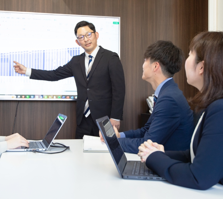 【未経験必見！】フレックス/資格取得を応援する試験前休暇や補助資金援助あり/入社後1年間の教育期間あり◎「働きやすさ」と「やりがい」を感じながら、お客様の明日を創造するサービスを提供する税理士法人の画像