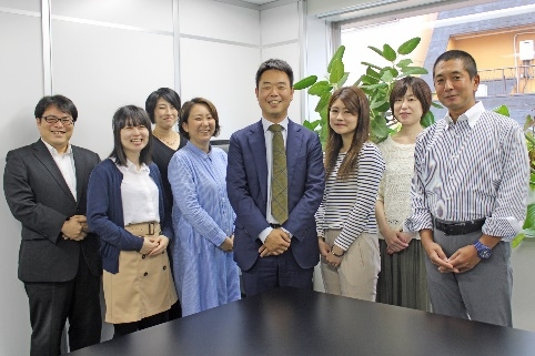 【税務会計】成長できるチャンス!／残業少なめ／幅広い業務でスキルアップできる環境／ワークライフバランス推進／フラットな社風が特徴の税理士法人の画像