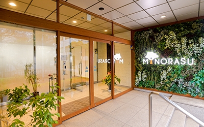 【経理スタッフ】充実の福利厚生◎／残業月10時間程度◎／積極的な有給取得◎／～街と人の夢を“実らす”～完全地域密着型の不動産コンサルティング企業の画像