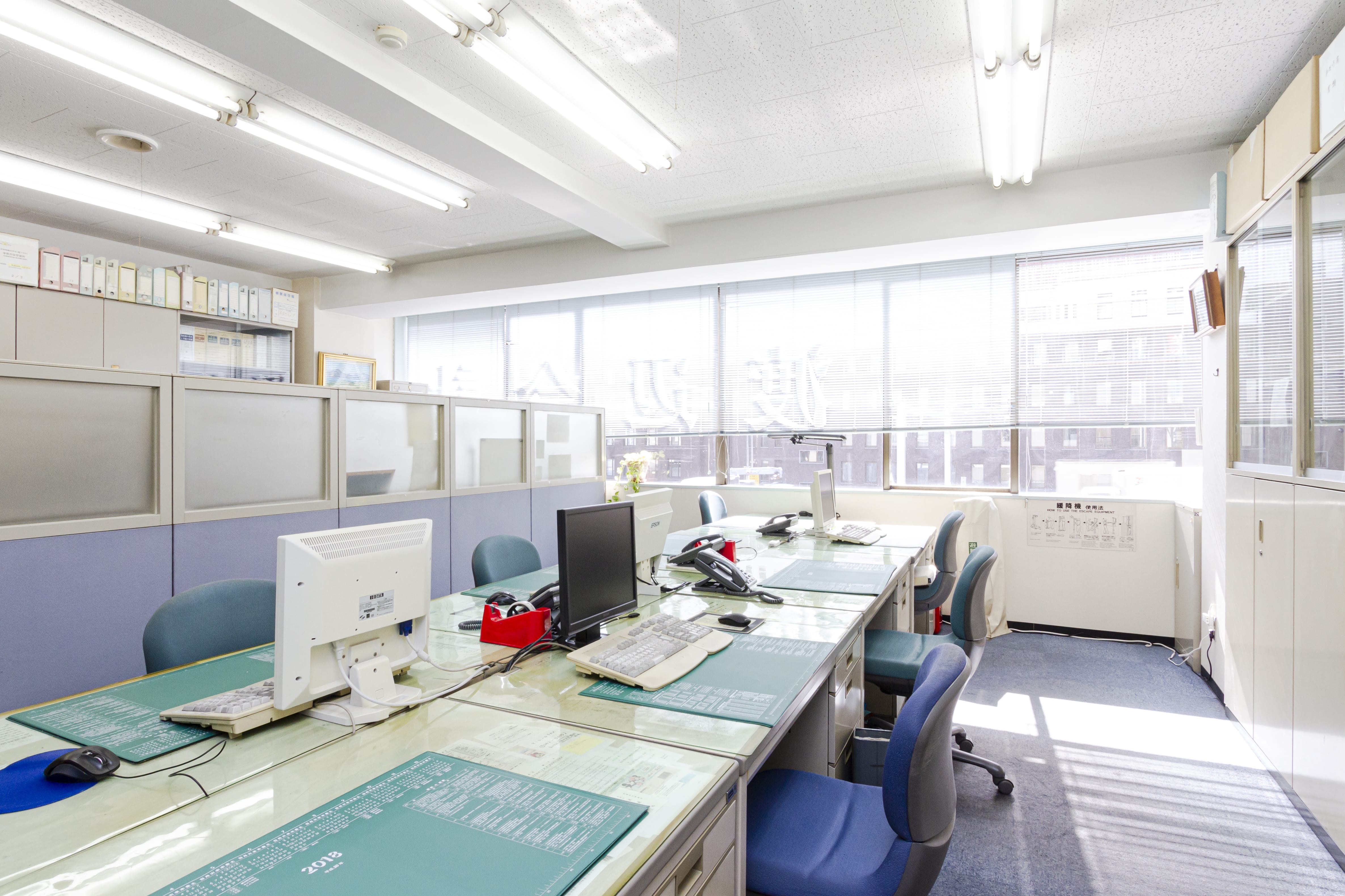 【税務会計スタッフ】所属税理士募集！雰囲気が良い街事務所！残業少なめ！約50年の歴史があるアクセス良好の税理士法人の画像