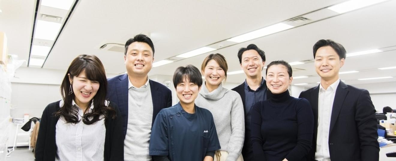 【財務経理スタッフ】～「医療という希望を創る」～直近の連結売上収益470億円かつ営業利益53億円！医療機関の経営支援、在宅医療、ホスピス、海外医療支援など幅広い事業を展開！医療を“持続可能”な社会システムとして再構築することを目指している東証グロース上場企業/従業員数：単体約460名・連結約4000名/IFRS基準採用の画像