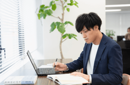 【事業再生コンサルタント】平均年齢34歳／法人化6年で150名規模に拡大／残業少・フレックス・リモート可の画像