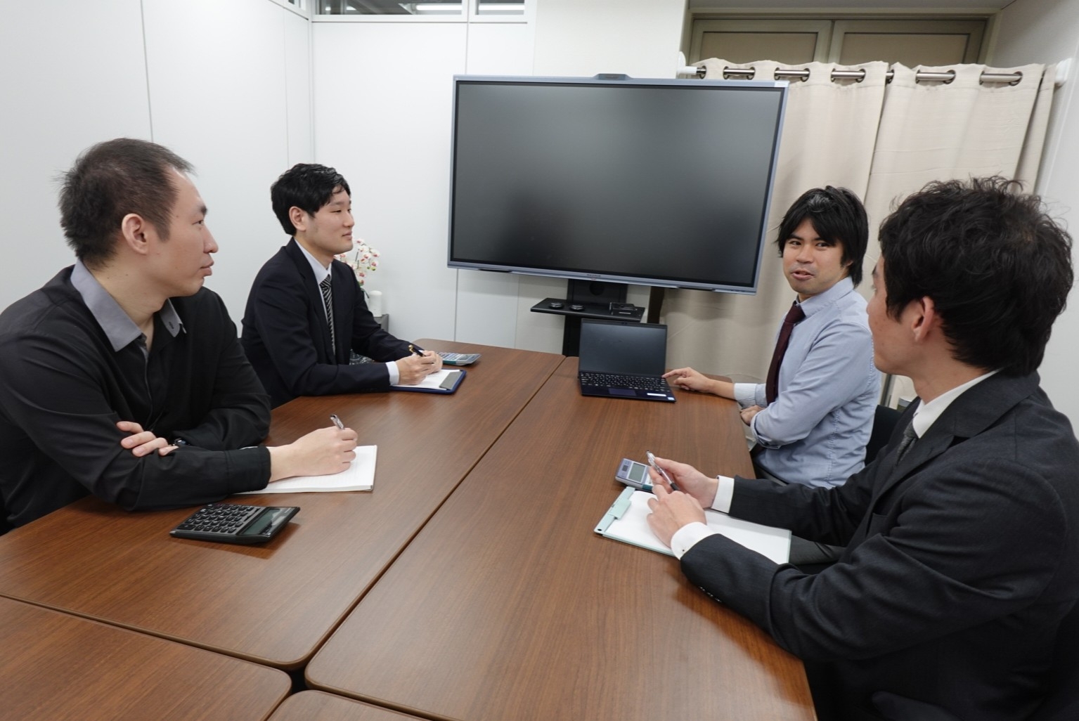 【17時退社可】働き方を崩さず、案件規模を拡大し、上場・1,000億円規模の税務に挑めるポジションの画像