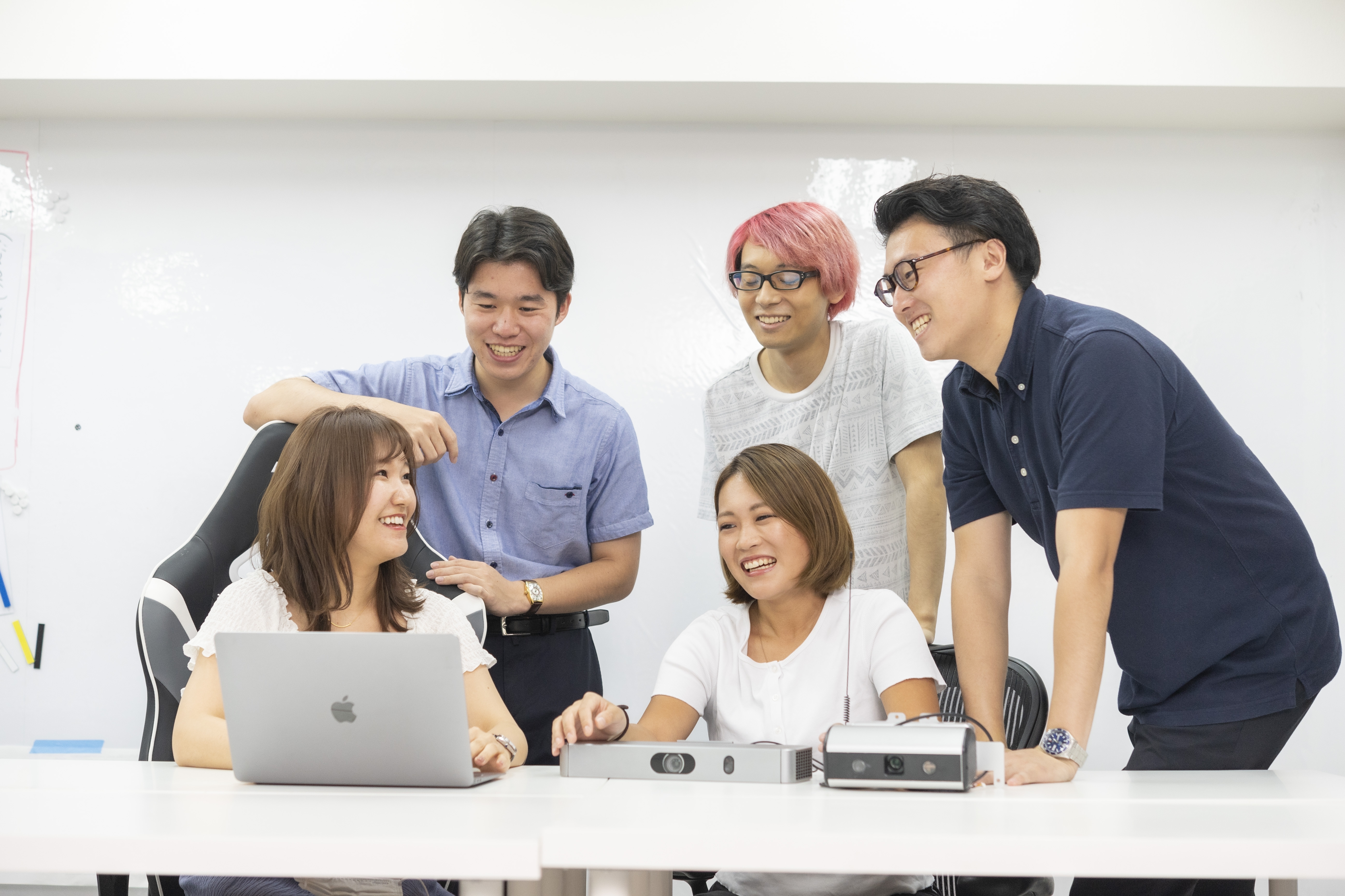 【経理】経理を中心としながら他のバックオフィス業務に携われる！オープンな組織文化！エレベーターの待ち時間や移動時間も楽しめる！エレベーターの扉に映像を投影！都心のオフィスビルシェア率圧倒的No.1の三菱地所のグループ企業の画像