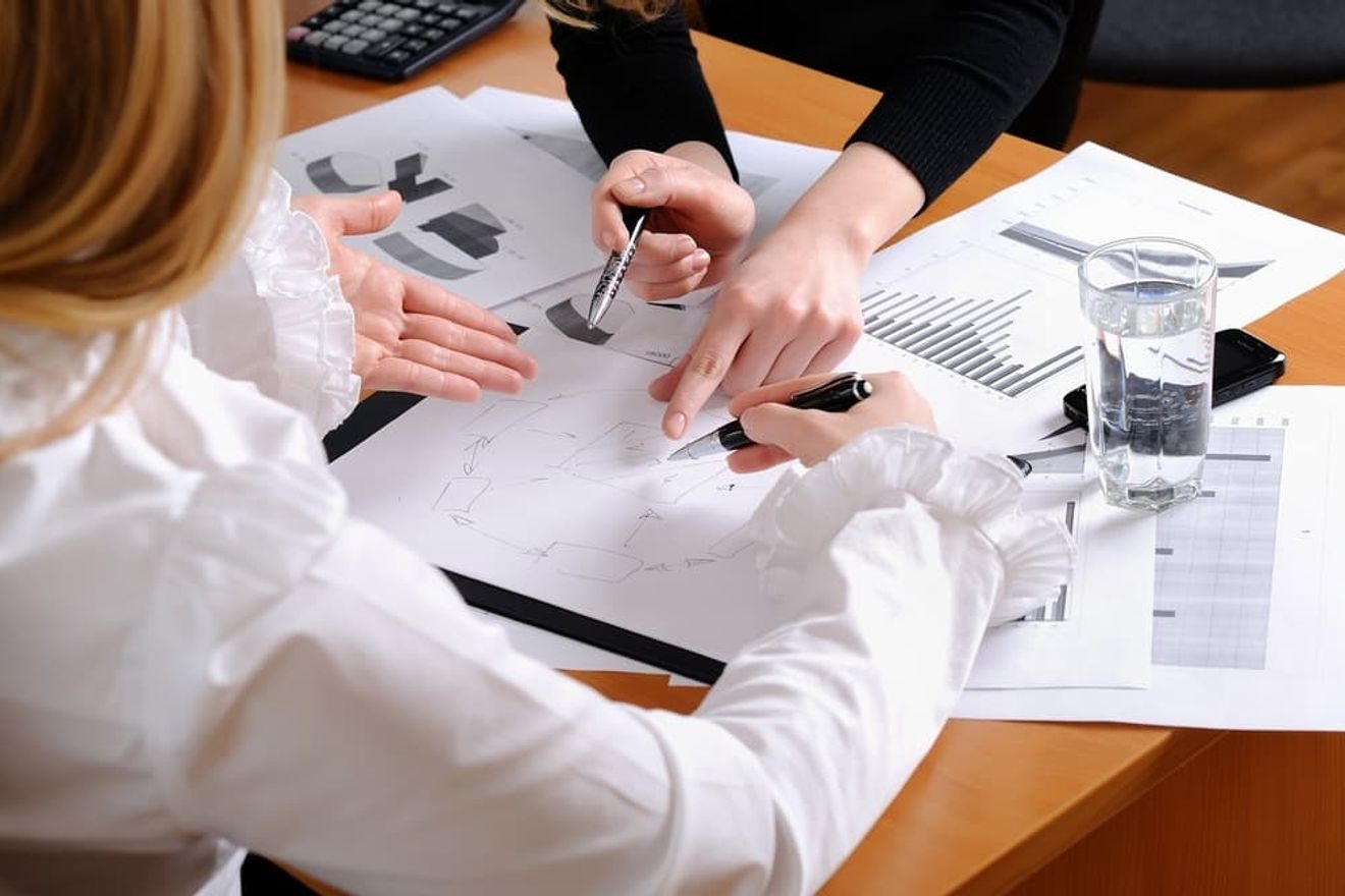 ストックオプションの会計処理について、仕訳の具体例とあわせて解説！