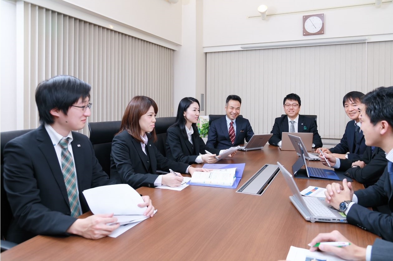 【税理士補助】法人税務担当を大募集！未経験から挑戦でき、資格取得応援制度・研修制度や福利厚生が充実した、ワンストップ体制とブランド力で拡大成長成長中の税理士法人の画像