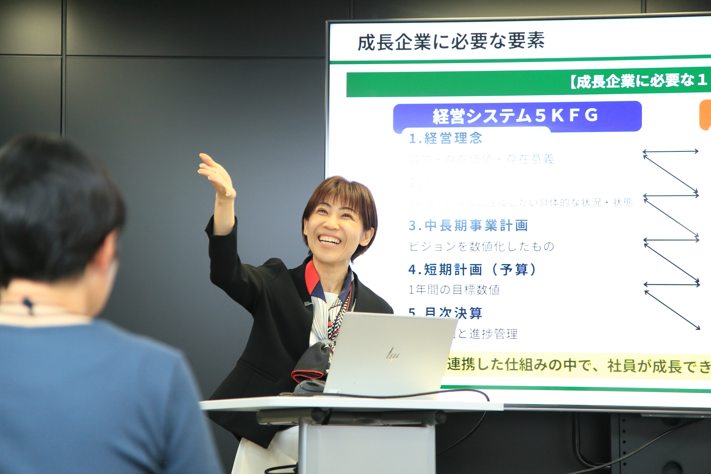【社労士補助】未経験歓迎！＼年休121日の経営コンサル会社／給与計算・労務手続き部門、未経験から社労士の資質を高められる社労士法人の画像