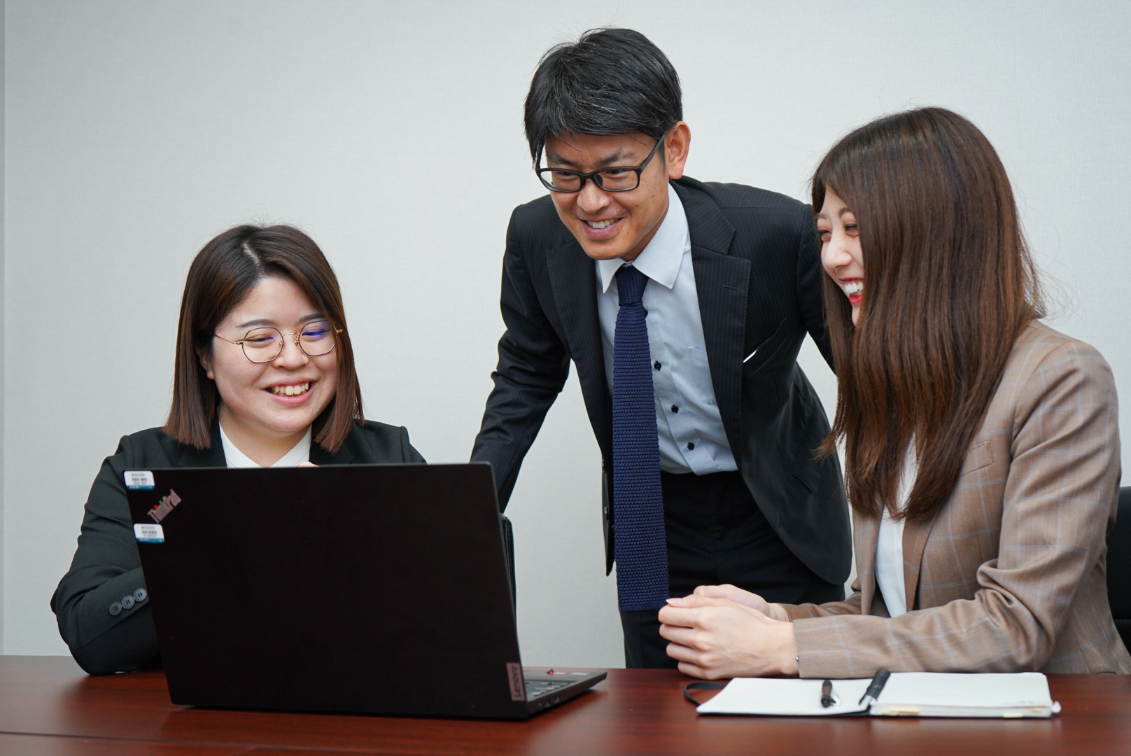 【社労士】烏丸駅徒歩1分の好立地◎年休120日以上！F&Partnersグループの一員として、労務管理にかかわる様々なサービスをワンストップにて提供している社労士法人の画像