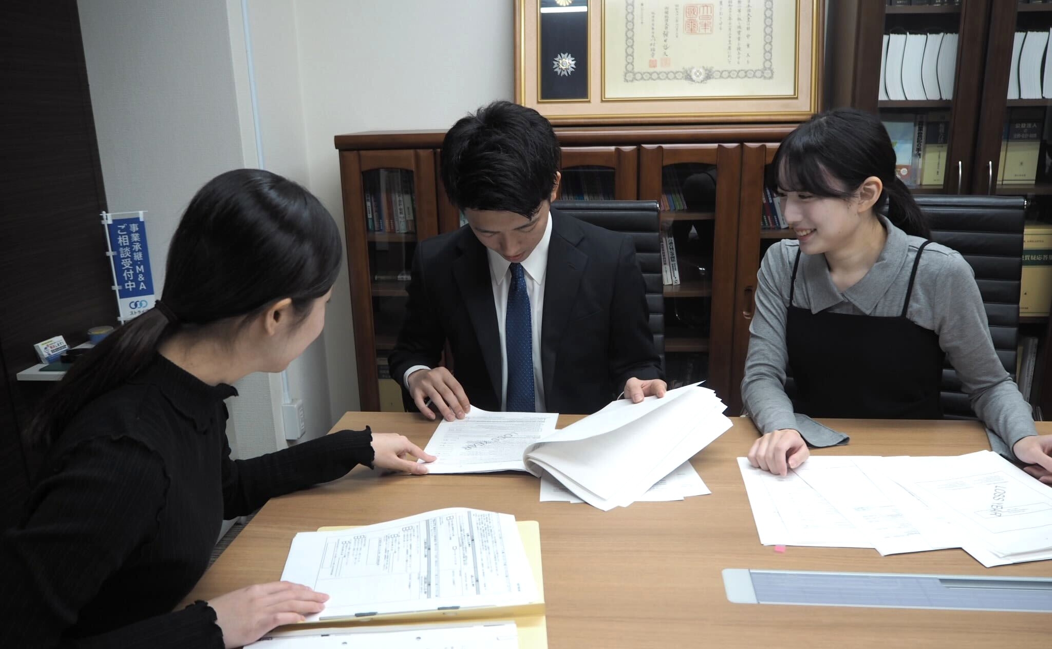 【資格取得を本気で応援】フレックス×残業削減推進で両立可能！試験前は1週間休暇OK！研修充実◎創業以来24年連続で売上アップを実現する税理士法人の画像