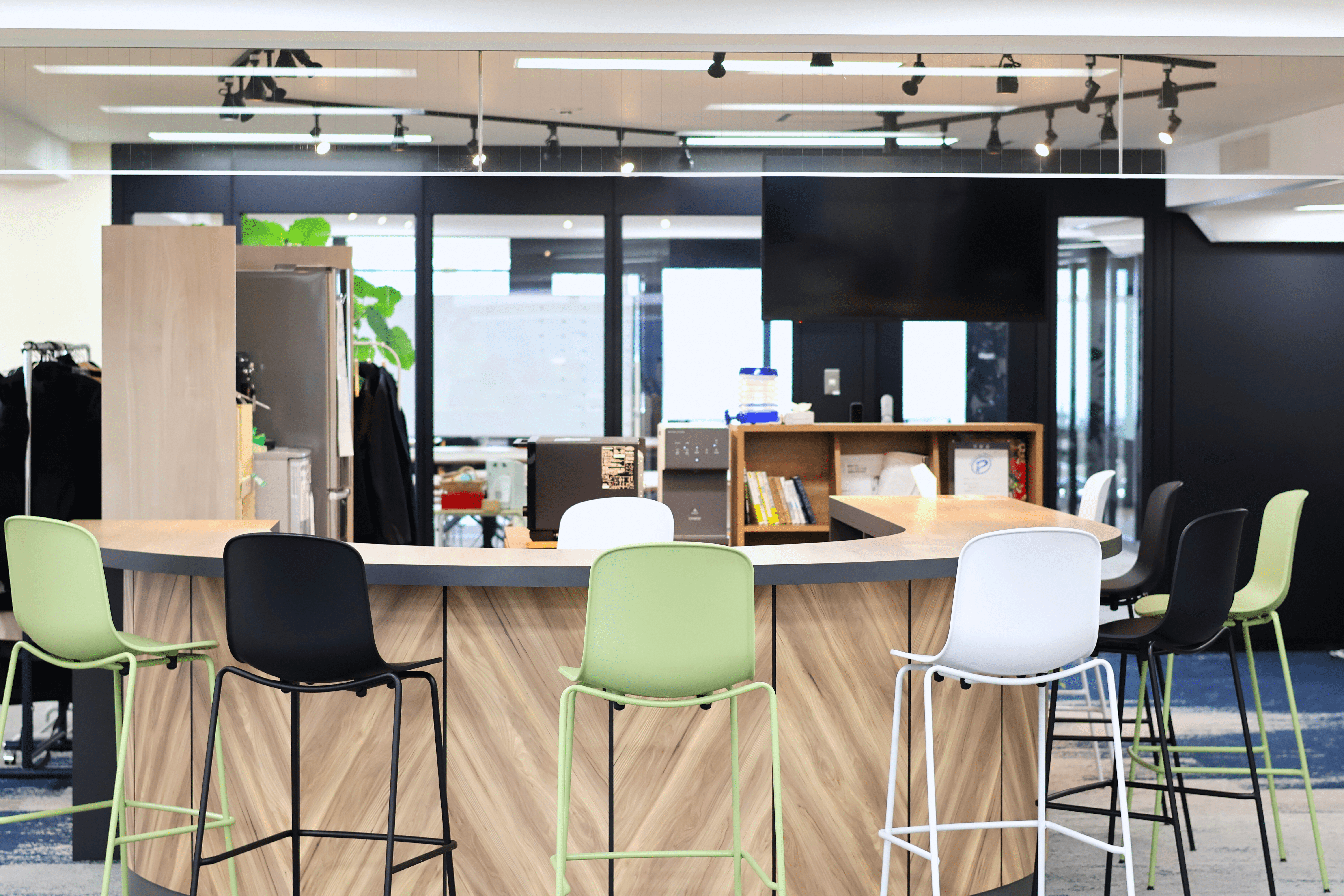 【経理スペシャリストとして成長】週1～2日リモート可能！／月次から年次、そしてIPOへと広げられるキャリアステップ！企業と働く人のより良い出会いをつくっているベンチャー企業 の画像