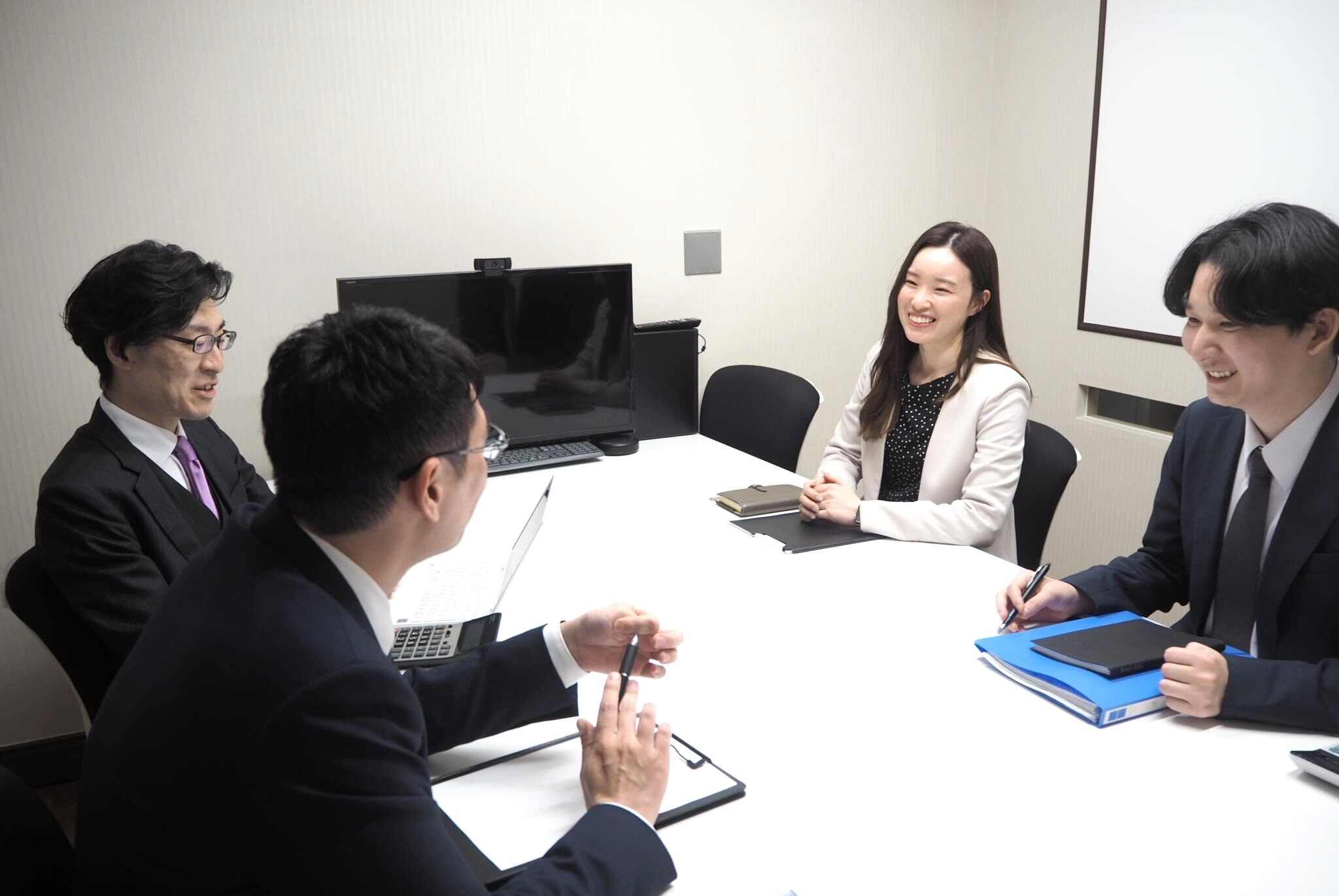 【勉強と実務を両立】実働7.5h ×残業ほぼゼロ｜リモートワーク相談可｜東銀座駅4出口徒歩1分｜M&A・事業承継も経験可能の画像