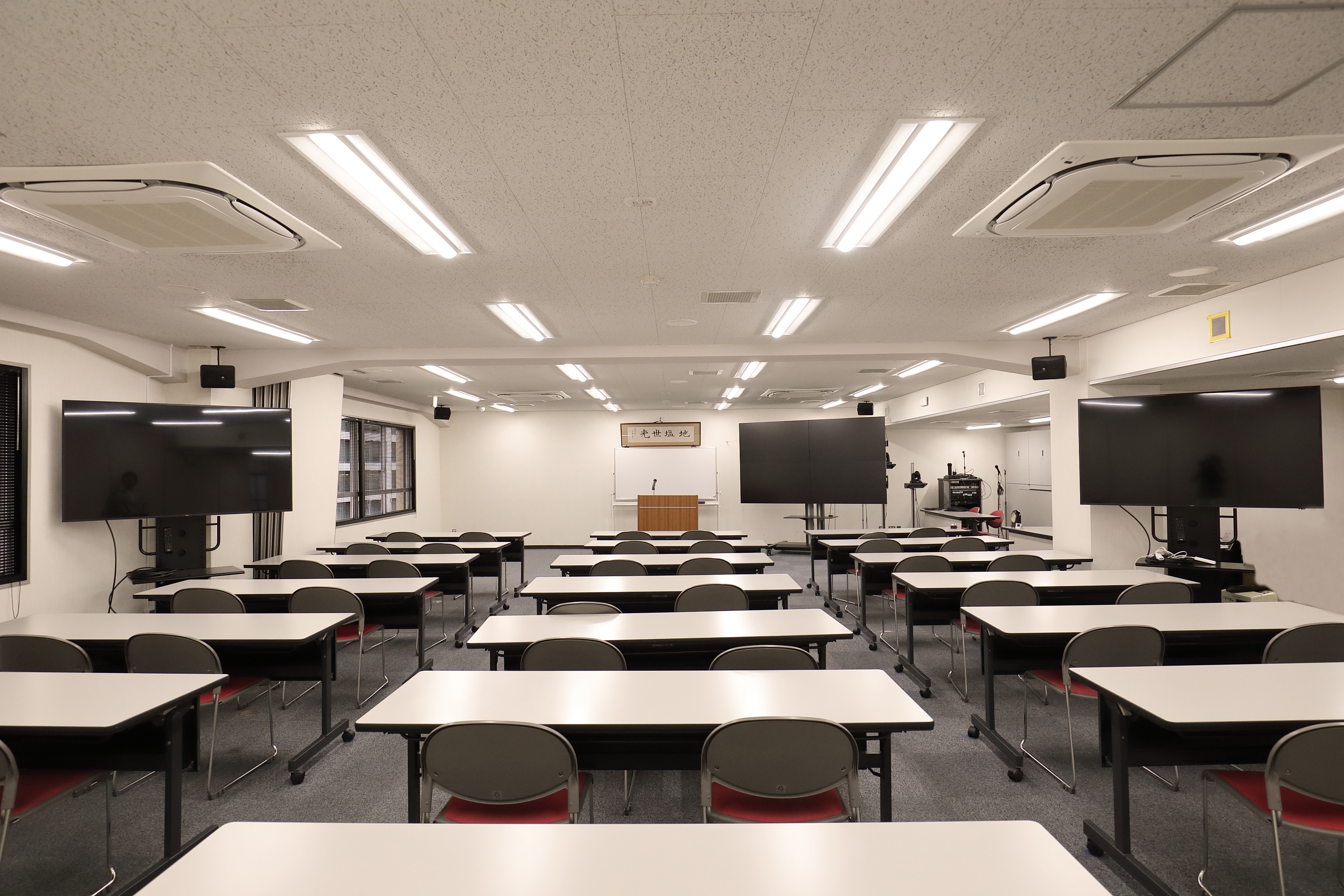 【社会保険労務士】有資格必見！業界未経験可！若手募集！創業65年以上の歴史ある経営サポートを行うグループ会社の画像